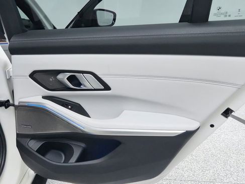 Used 2022 BMW M3 Competition w/ M Carbon Exterior Package image 40