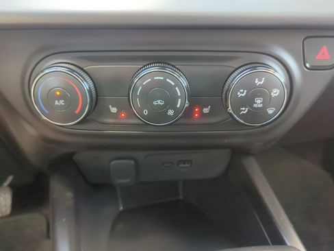 Certified 2024 Chevrolet Trax LS w/ LS Convenience Package FWD image 19
