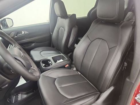 New 2026 Chrysler Pacifica Select image 14