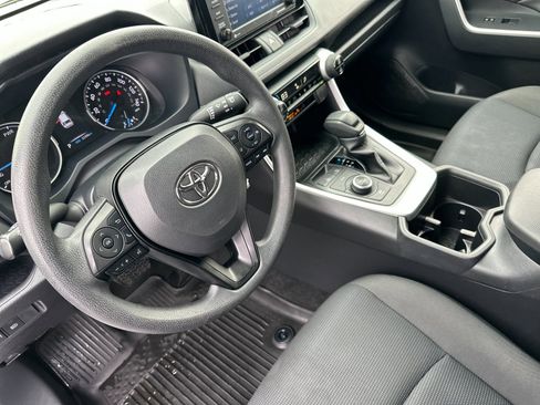 Used 2022 Toyota RAV4 LE image 10