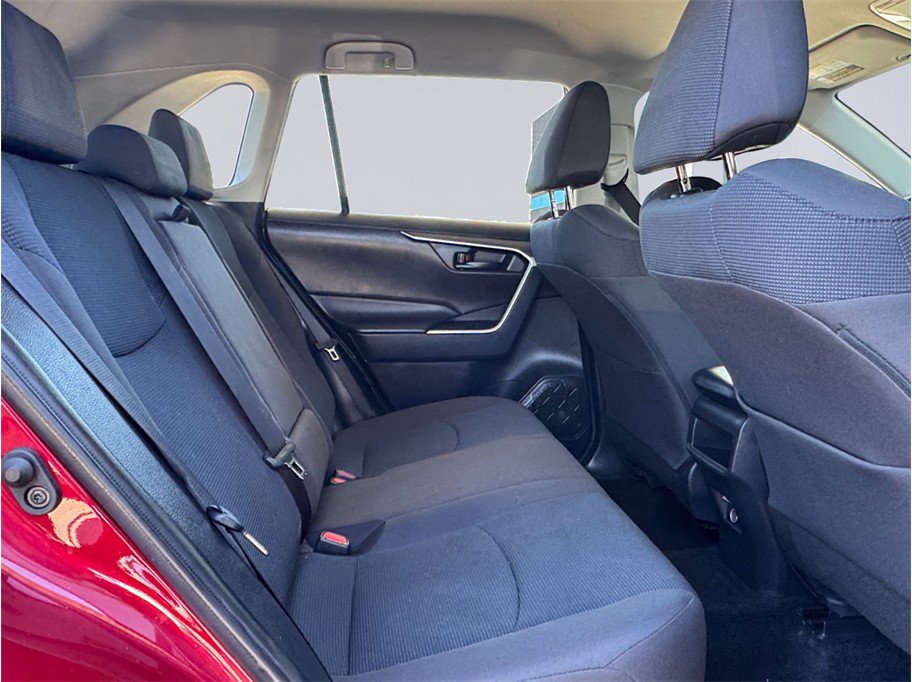 Used 2021 Toyota RAV4 LE AWD/4WD image 24