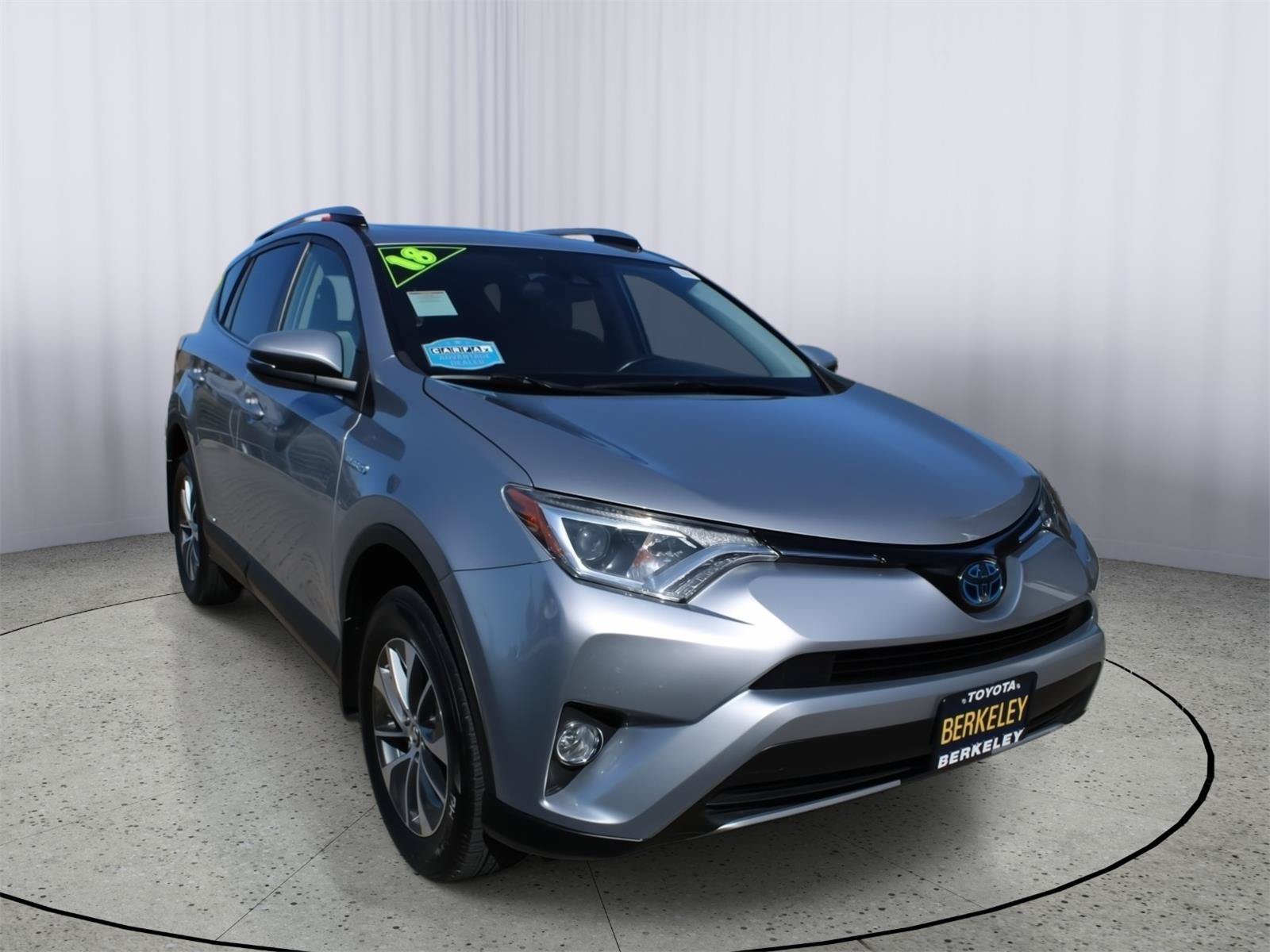 Used 2018 Toyota RAV4 XLE AWD/4WD image 1