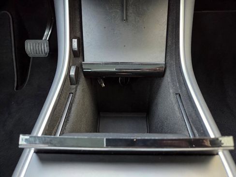 Used 2020 Tesla Model Y Long Range image 28