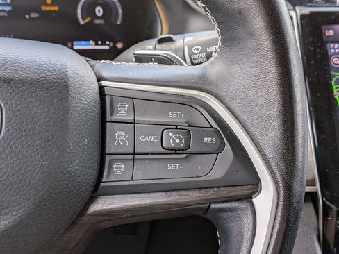 Used 2022 Jeep Grand Cherokee Limited AWD/4WD image 23