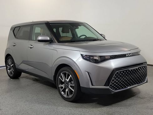 Used 2024 Kia Soul EX w/ Option Group 015 FWD image 1