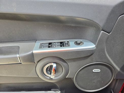 Used 2010 Jeep Commander Sport w/ Sun/Sound Group AWD/4WD image 25