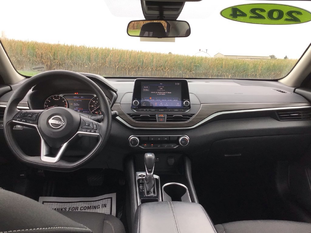 Used 2024 Nissan Altima 2.5 SV FWD image 22