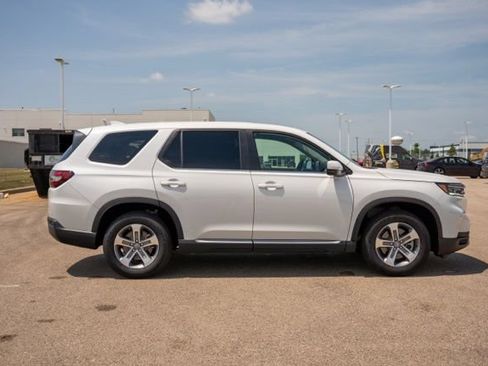 Used 2025 Honda Pilot EX-L image 8