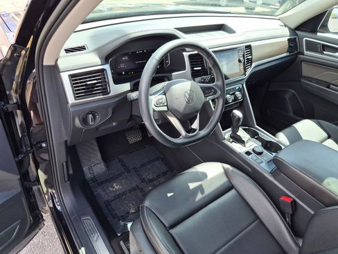 Used 2023 Volkswagen Atlas SE w/ Panoramic Sunroof Package AWD/4WD image 17