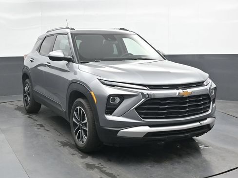 Used 2025 Chevrolet TrailBlazer LT AWD/4WD image 4