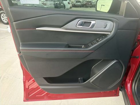 Used 2025 Ford Explorer ST-Line w/ ST-Line Street Pack AWD/4WD image 9
