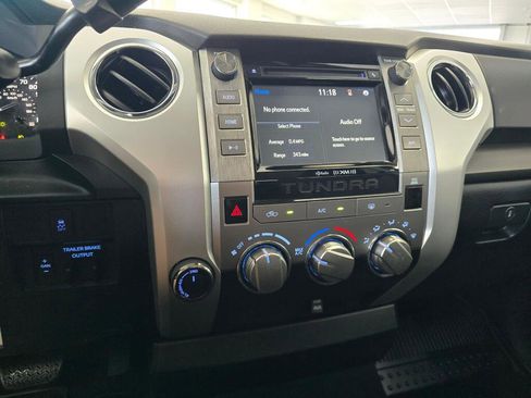 Used 2018 Toyota Tundra SR5 AWD/4WD image 28