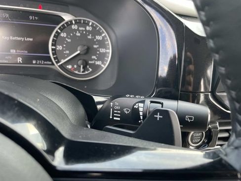Used 2024 Nissan Pathfinder SL AWD/4WD image 37