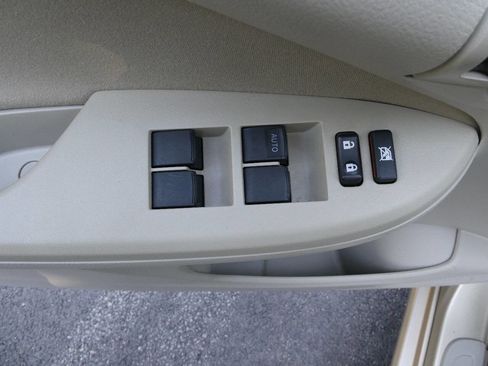 Used 2012 Toyota Corolla LE image 17