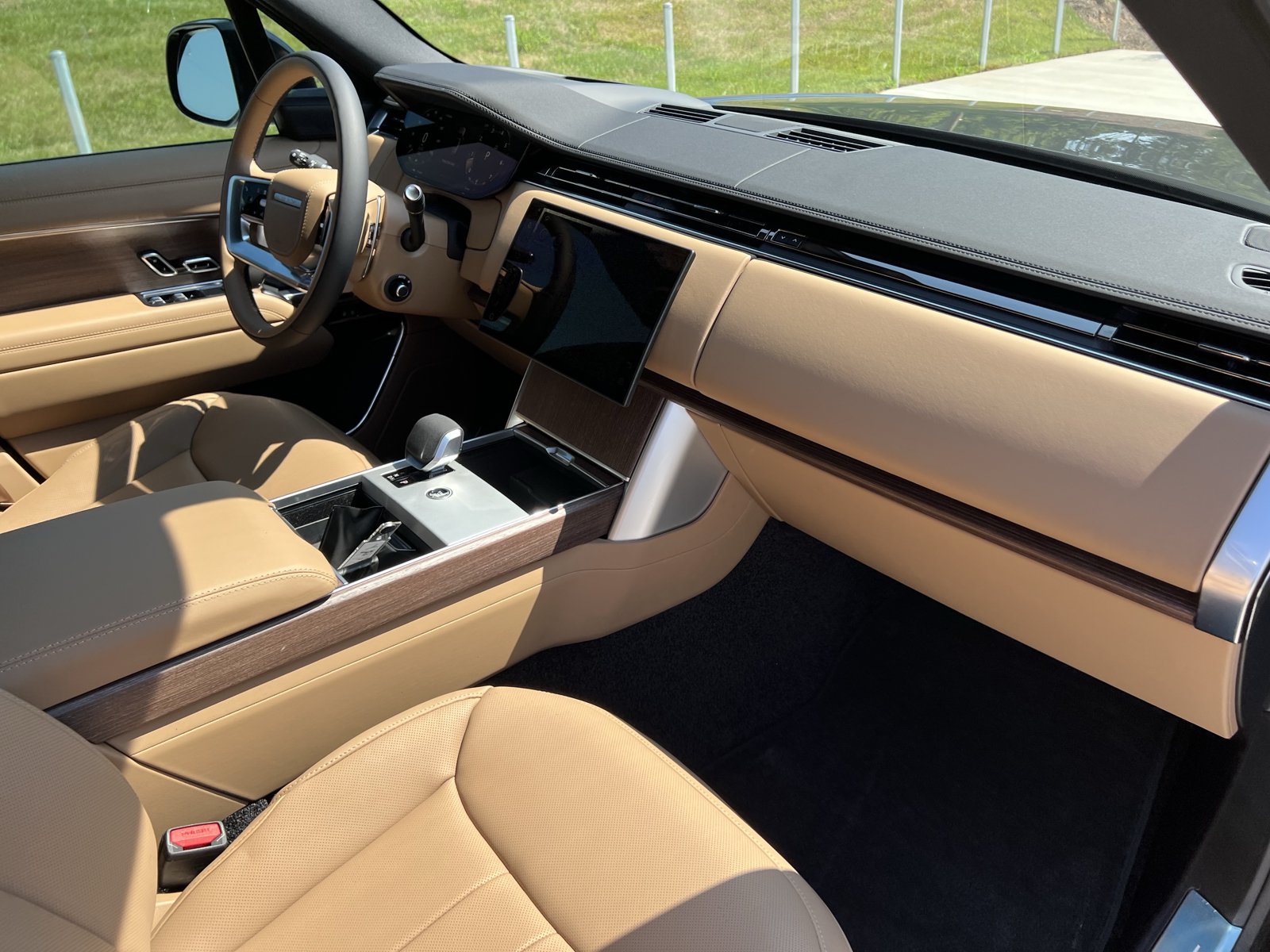 New 2026 Land Rover Range Rover Long Wheelbase SE AWD/4WD image 3