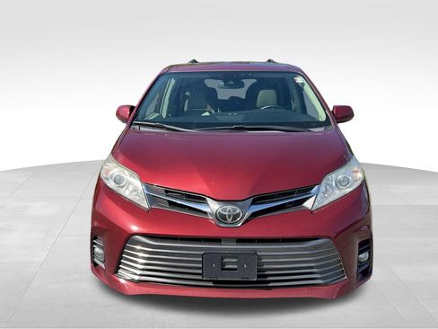 Used 2019 Toyota Sienna XLE w/ XLE Navigation Package AWD/4WD image 3