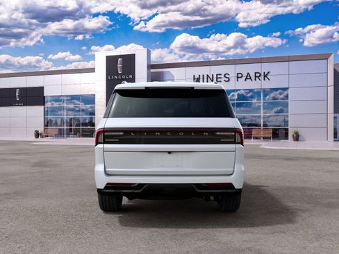 New 2027 Lincoln Navigator Reserve w/ Jet Appearance Package AWD/4WD image 7
