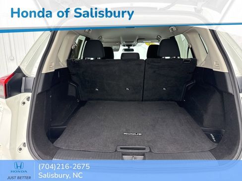 Used 2024 Nissan Rogue S image 8