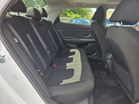 Used 2025 Hyundai Elantra SEL FWD image 27