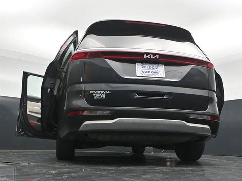 Used 2023 Kia Carnival LX FWD image 40