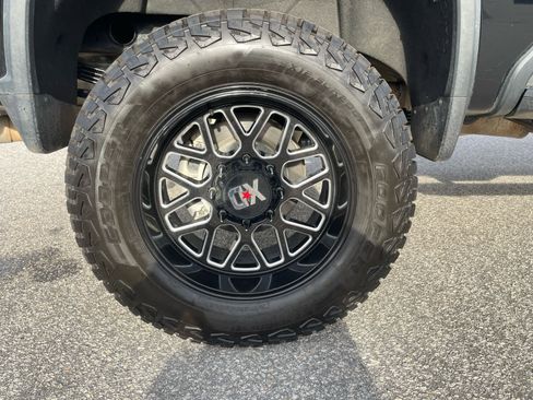 Used 2020 Chevrolet Silverado 2500 LTZ w/ LTZ Premium Package image 34