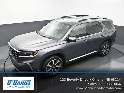Used 2024 Honda Pilot Touring image 16