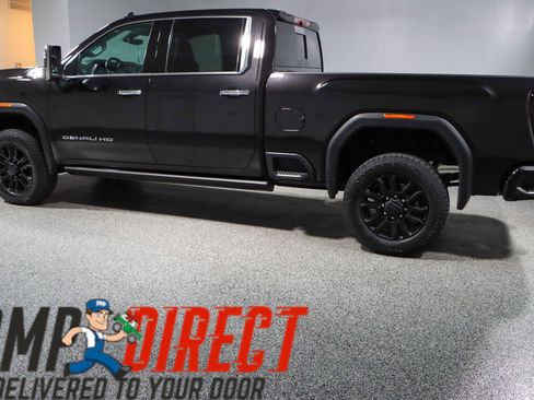 Used 2023 GMC Sierra 2500 Denali w/ Denali Black Diamond Edition image 10