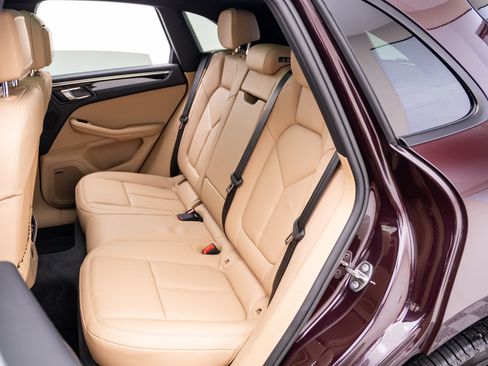 Certified 2026 Porsche Macan AWD/4WD image 17