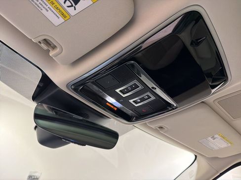 Used 2020 Land Rover Range Rover Sport HSE image 18