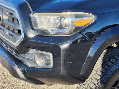 Used 2016 Toyota Tacoma SR5 w/ SR5 Appearance Package (SN) image 8