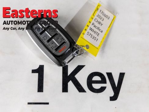 Used 2023 Chrysler Pacifica Touring-L FWD image 25