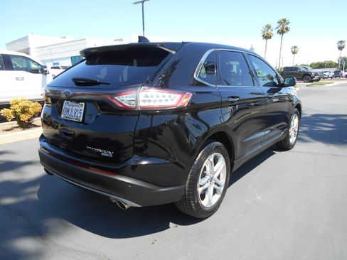 Used 2018 Ford Edge Titanium w/ Technology Package AWD/4WD image 3