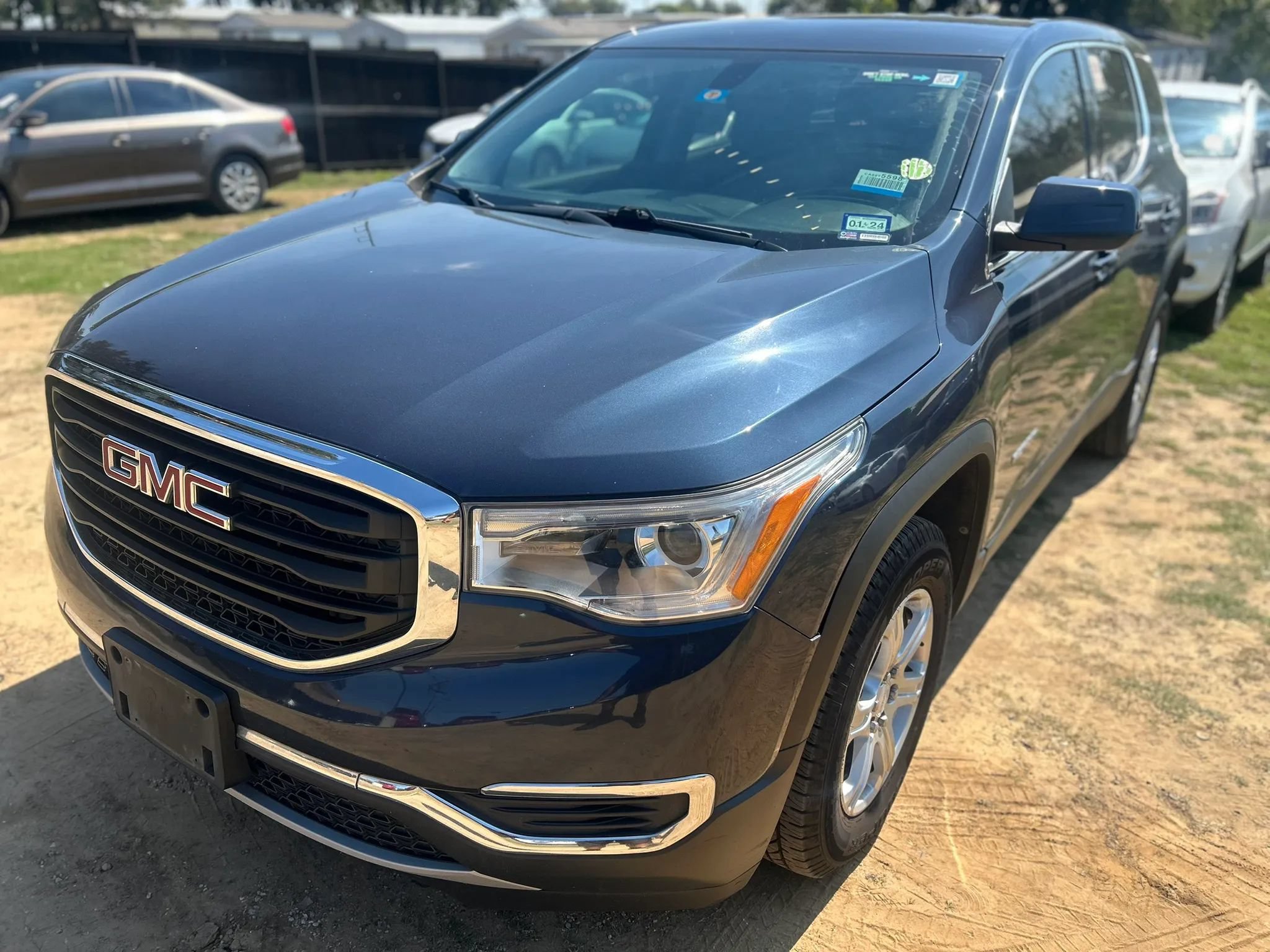 Used 2019 GMC Acadia SLE FWD image 2