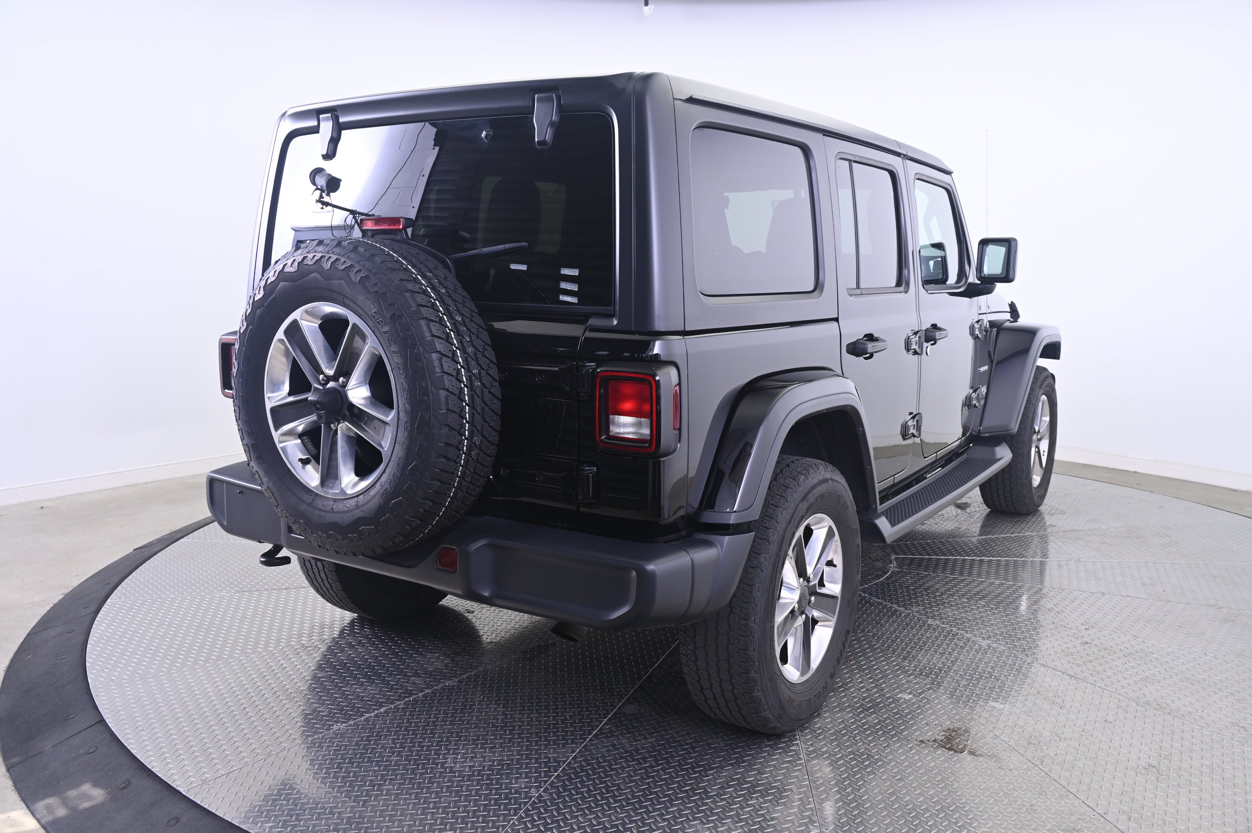 Used 2020 Jeep Wrangler Unlimited Sahara AWD/4WD image 7