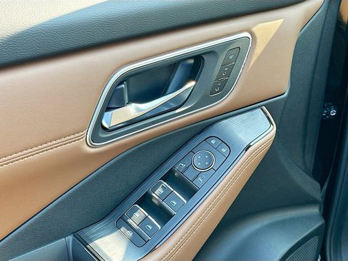 New 2026 Nissan Rogue Platinum w/ Platinum Premium Package image 8