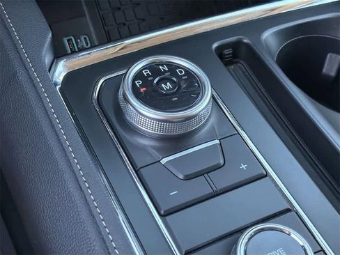 Used 2024 Ford Expedition Max XLT image 17