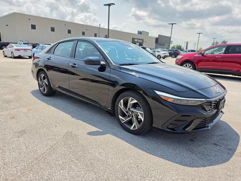 Certified 2025 Hyundai Elantra Sport FWD image 7