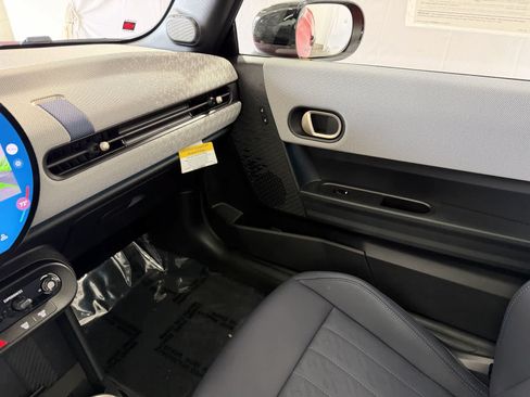 Certified 2025 MINI Cooper 2-Door Hardtop FWD image 23