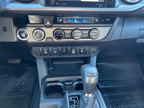 Used 2017 Toyota Tacoma 4x4 Double Cab image 16