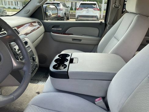 Used 2009 GMC Yukon XL SLE w/ Convenience Package RWD image 12