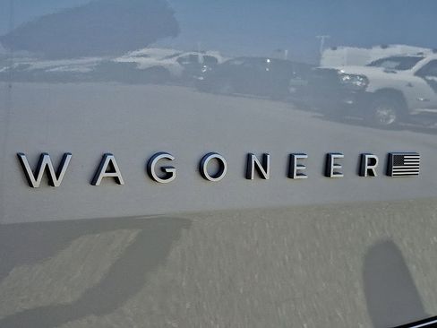 Certified 2024 Jeep Wagoneer Series II AWD/4WD image 33