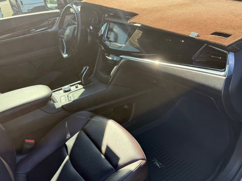 Used 2020 Cadillac XT6 Premium Luxury image 11