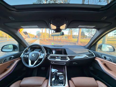 Certified 2023 BMW X5 sDrive40i w/ Premium Package image 2