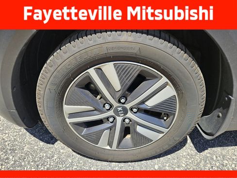 Used 2020 Kia Niro LXS FWD image 7