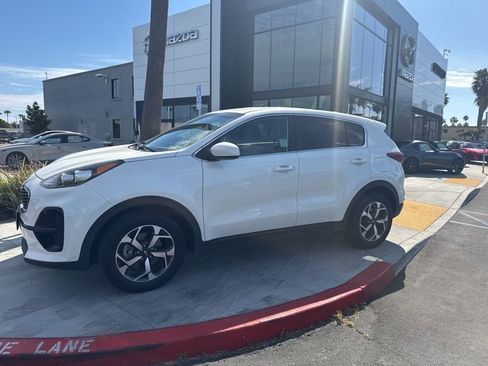 Used 2022 Kia Sportage LX image 4