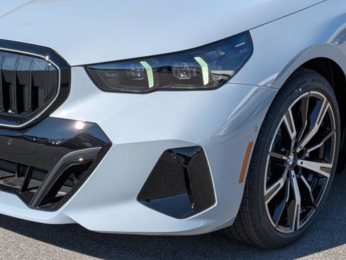 New 2026 BMW 530i xDrive w/ M Sport Package image 9
