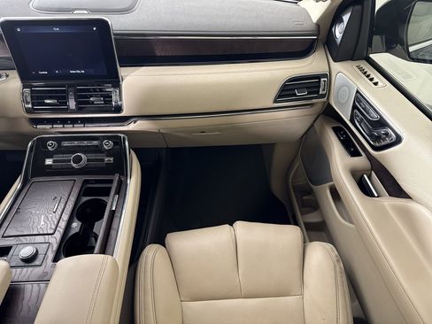 Used 2021 Lincoln Navigator Reserve image 24