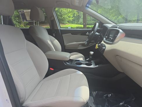Used 2019 Kia Sorento FWD image 10