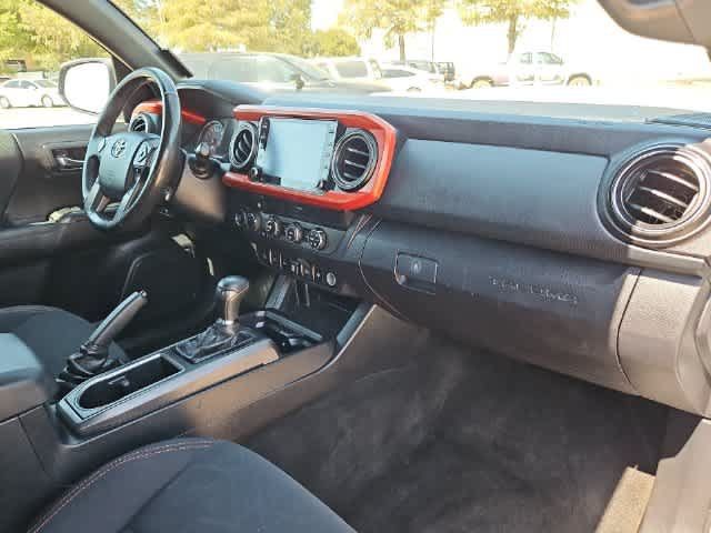 Used 2020 Toyota Tacoma TRD Sport w/ Technology Package AWD/4WD image 19