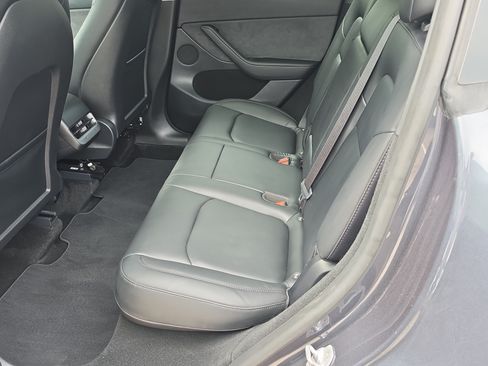 Used 2024 Tesla Model Y Long Range AWD/4WD image 17